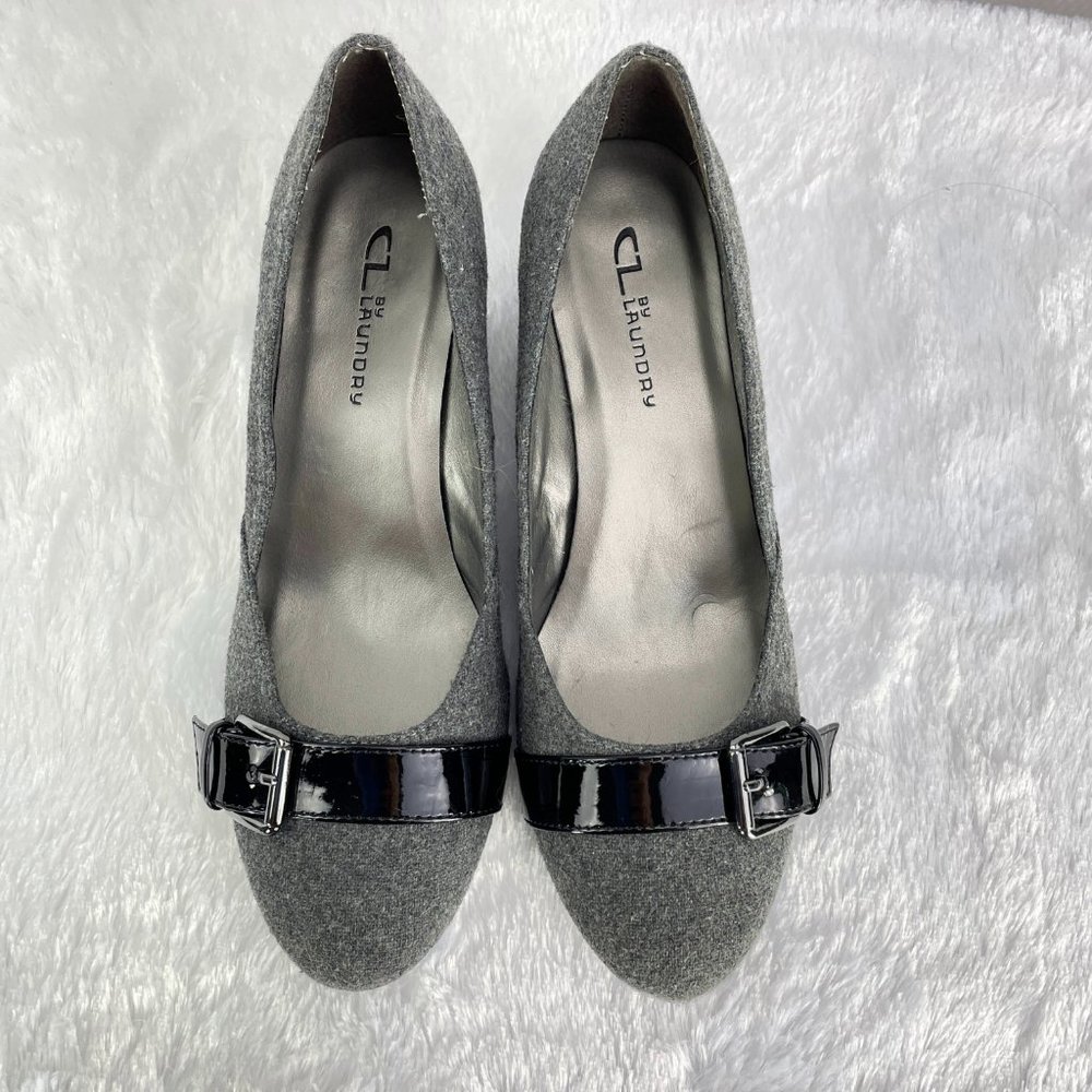 NEW! CL by LAUNDRY gray fabric wedge w/ black patent accent on toe cap SZ 10 - Picture 2 of 12